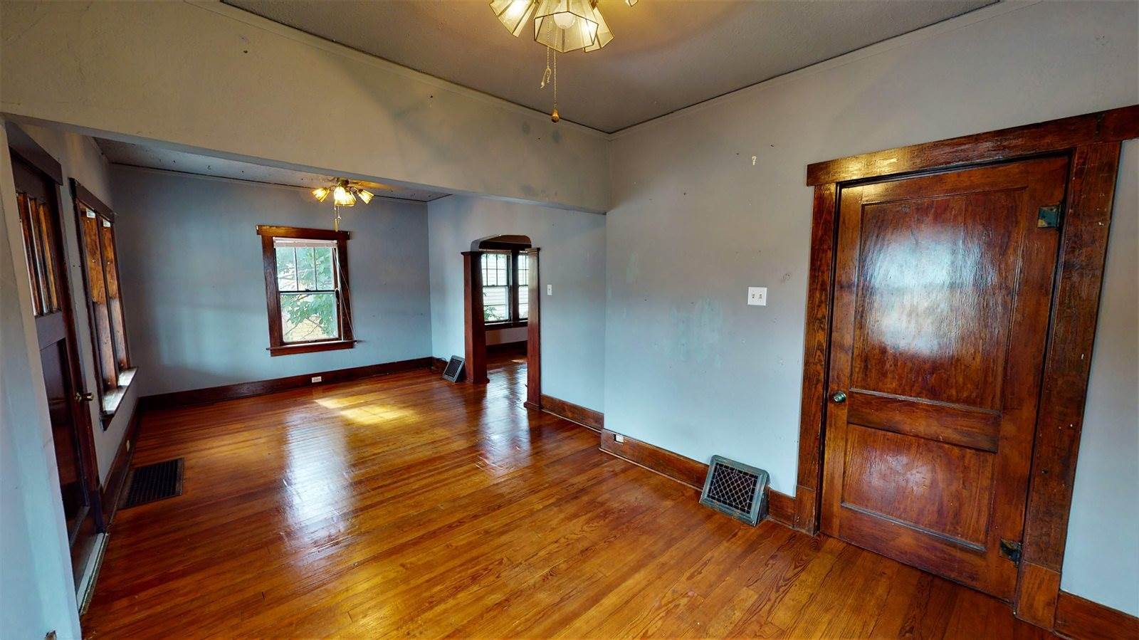 319 South Marquette Rd, Prairie Du Chien, WI 53821