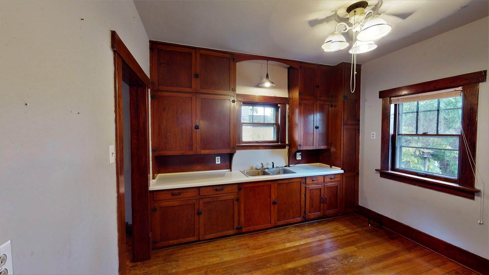 319 South Marquette Rd, Prairie Du Chien, WI 53821