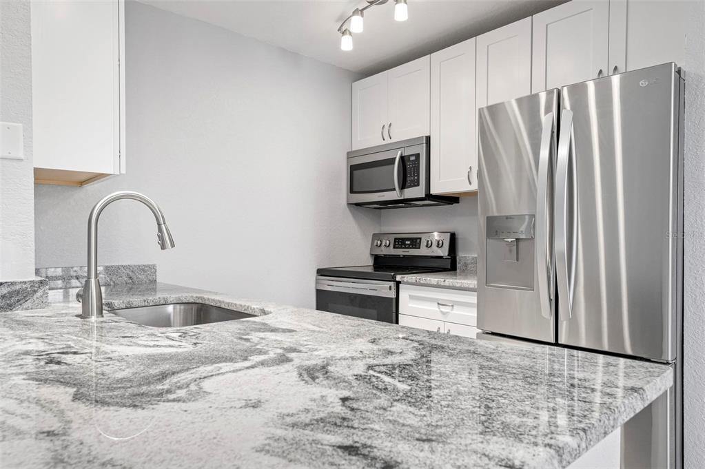 850 South Tamiami Trail, Sarasota, FL 34236