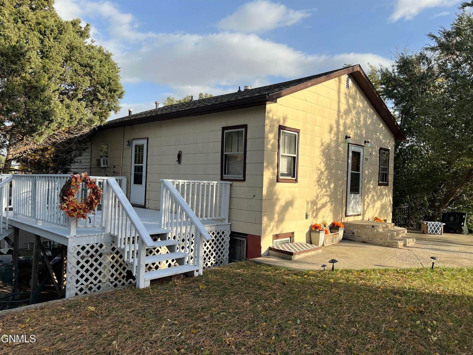 914 6th Avenue East, Williston, ND 58801