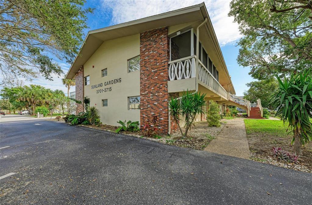 3751 South School Avenue, Sarasota, FL 34239