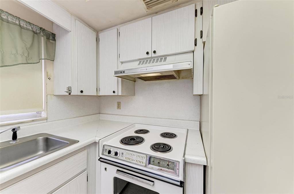 3751 South School Avenue, Sarasota, FL 34239