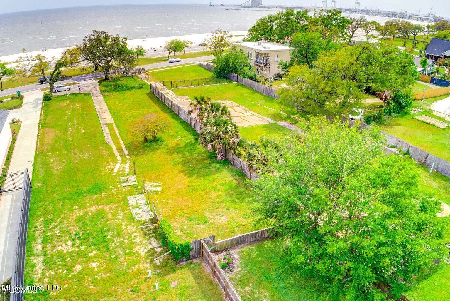 1406 East Beach Boulevard, Gulfport, MS 39501