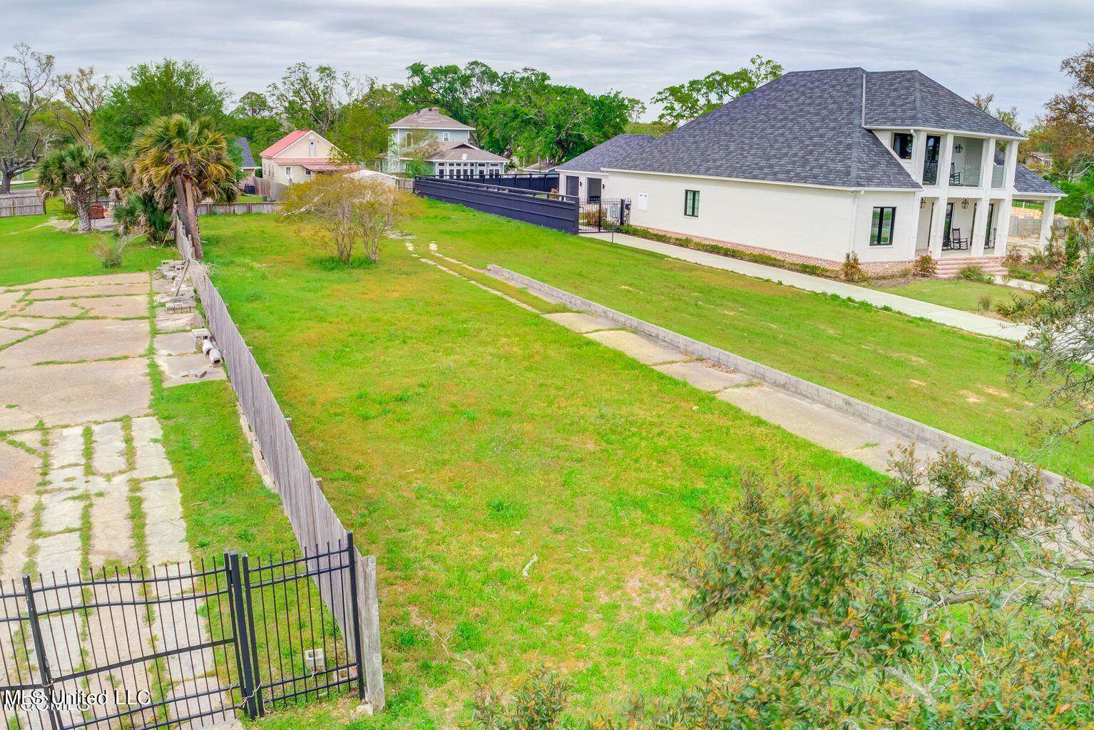 1406 East Beach Boulevard, Gulfport, MS 39501