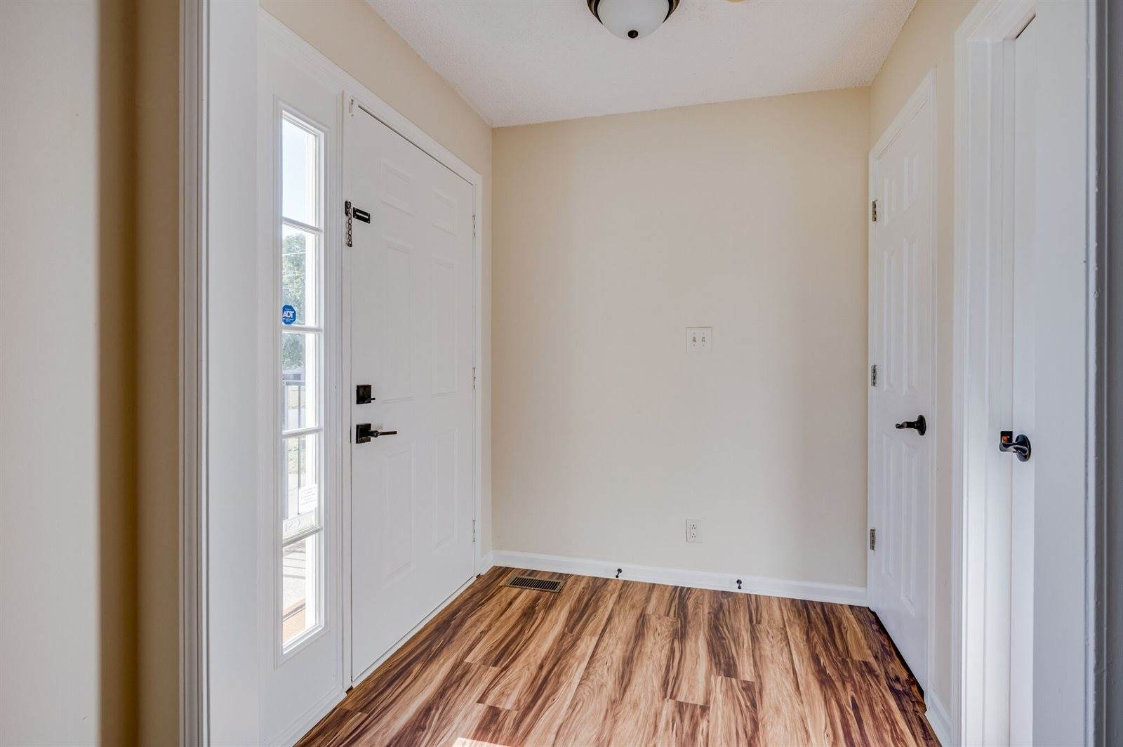 1037 Summerhaven Rd, Clarksville, TN 37042