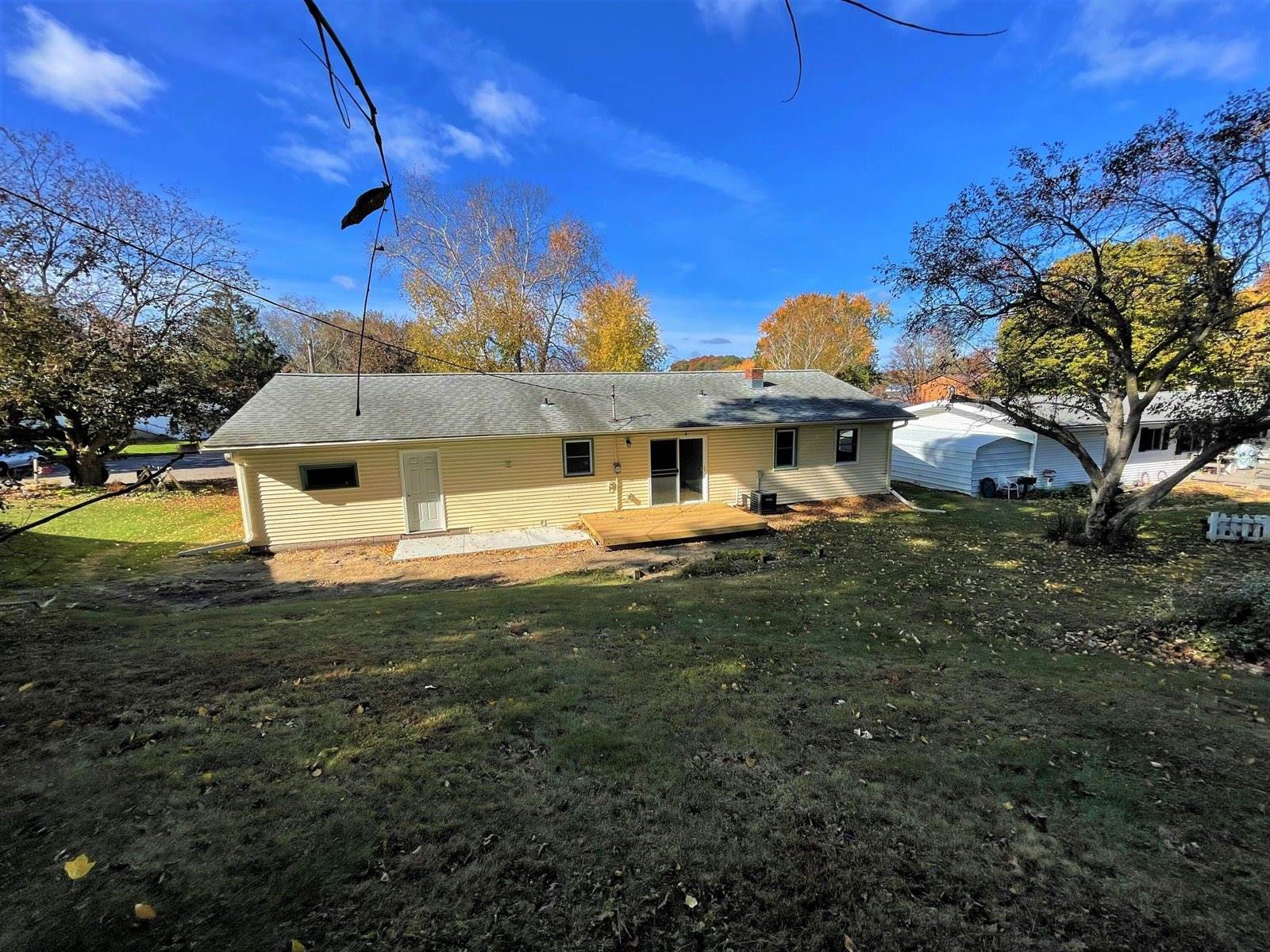 509 Meadowood Ct, Viroqua, WI 54665