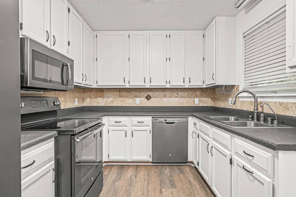 1517 Lake View Dr, Cookeville, TN 38506