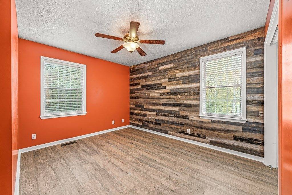 1517 Lake View Dr, Cookeville, TN 38506