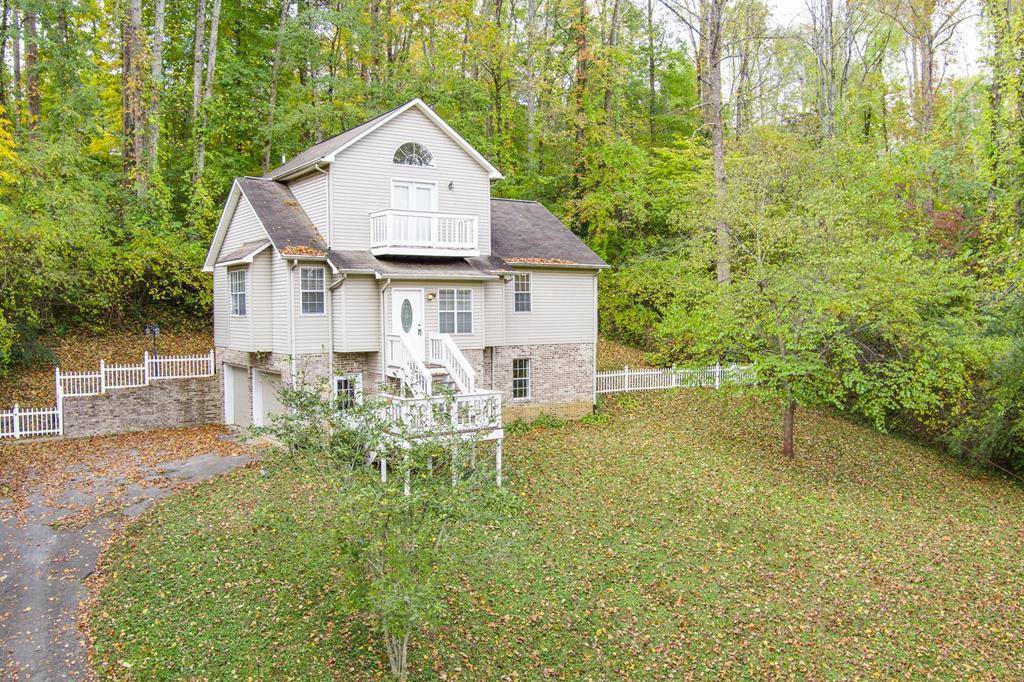 1517 Lake View Dr, Cookeville, TN 38506