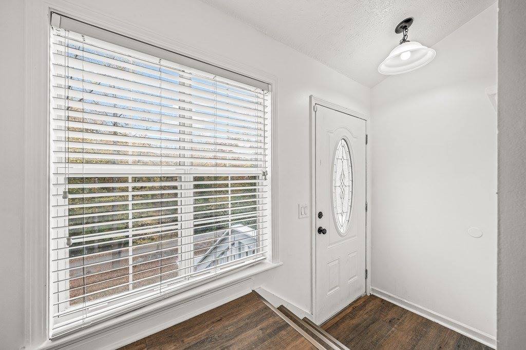 1517 Lake View Dr, Cookeville, TN 38506