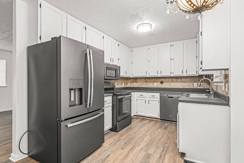 1517 Lake View Dr, Cookeville, TN 38506