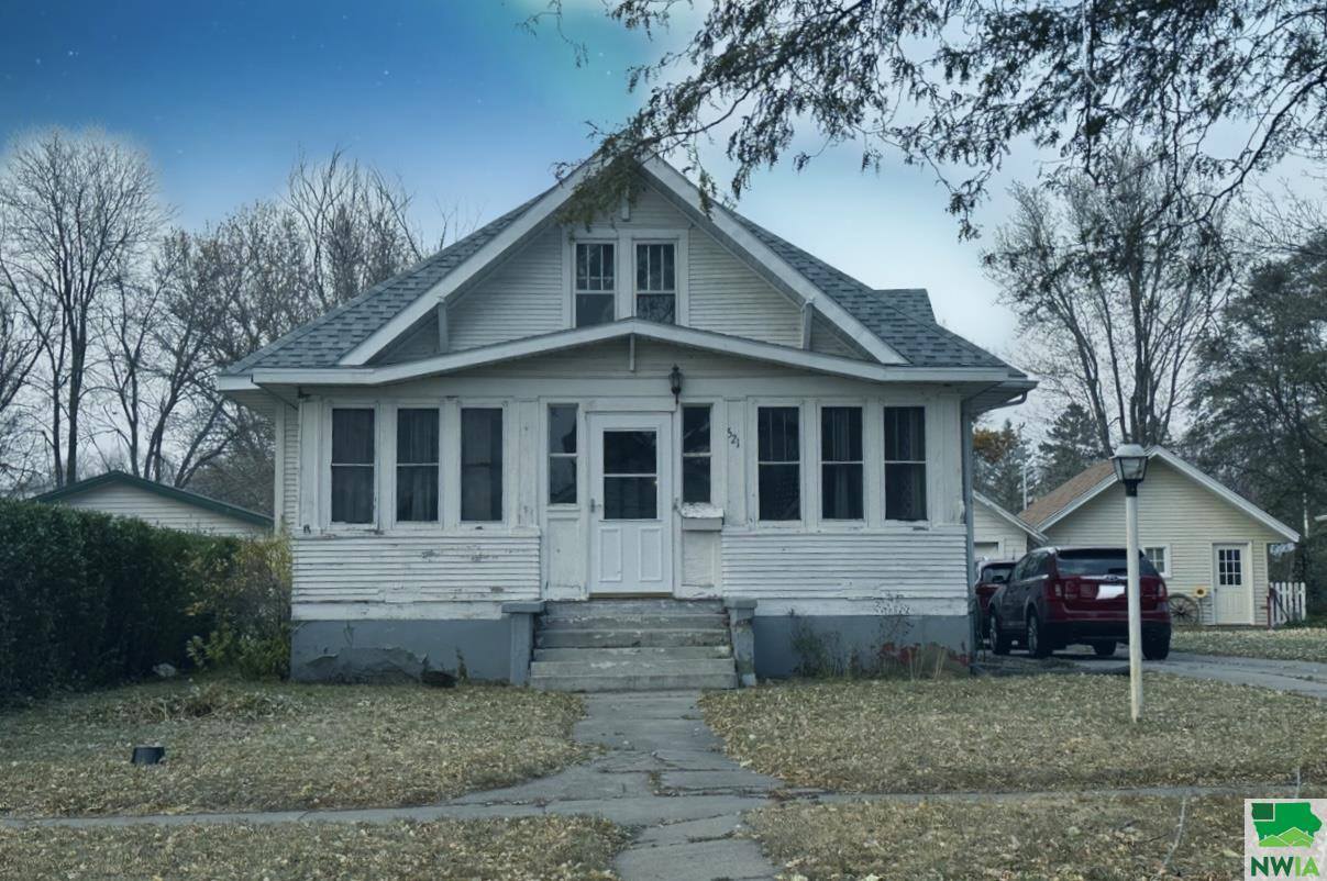 521 Haskell St., Akron, IA 51001