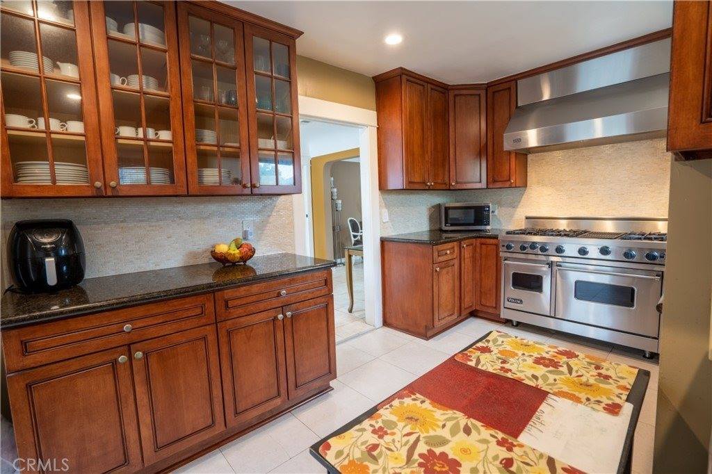 1170 North Kenilworth Avenue, Glendale, CA 91202