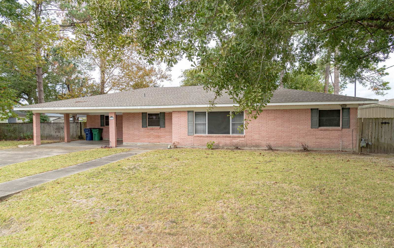 1214 S Marie Street, Rayne, LA 70578