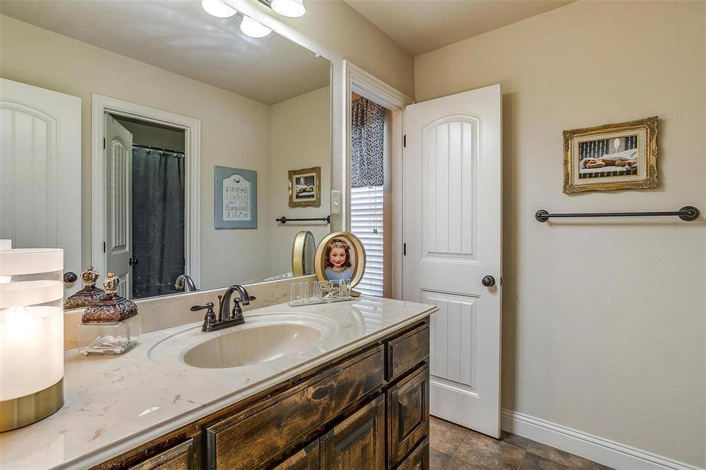 189 Camouflage Cir, Willow Park, TX 76008