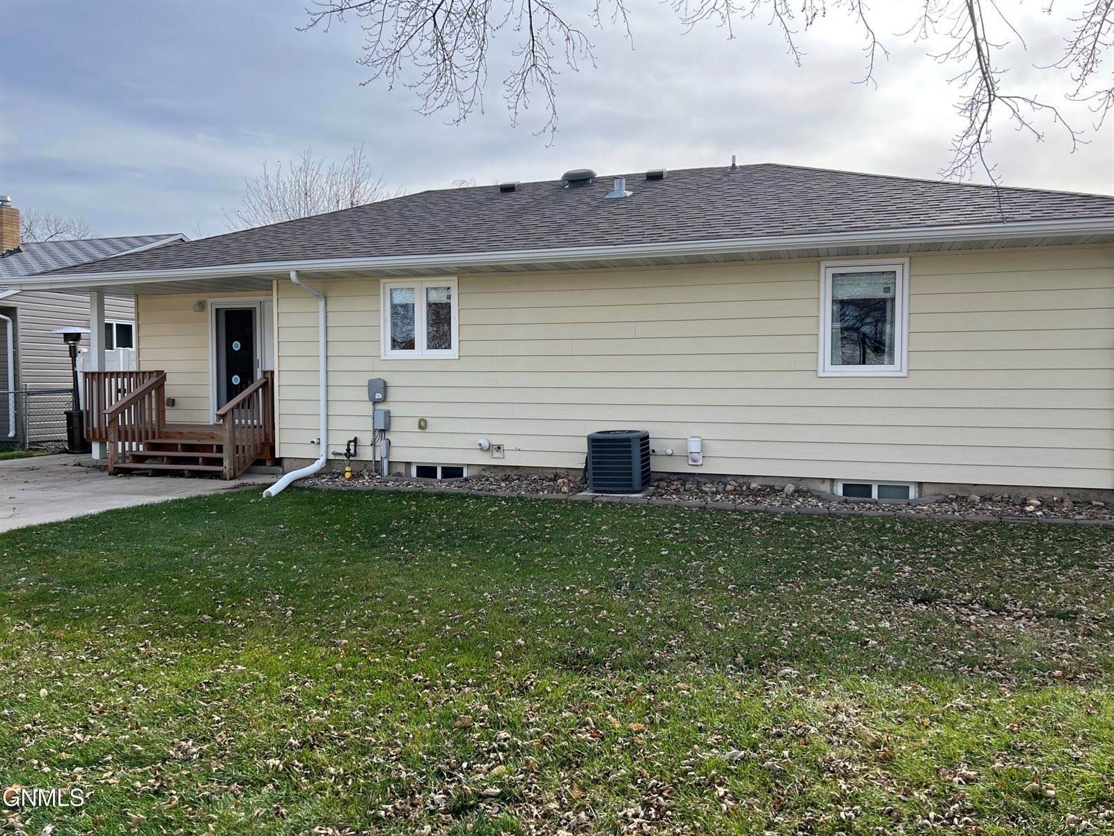 724 16th Street West, Williston, ND 58801