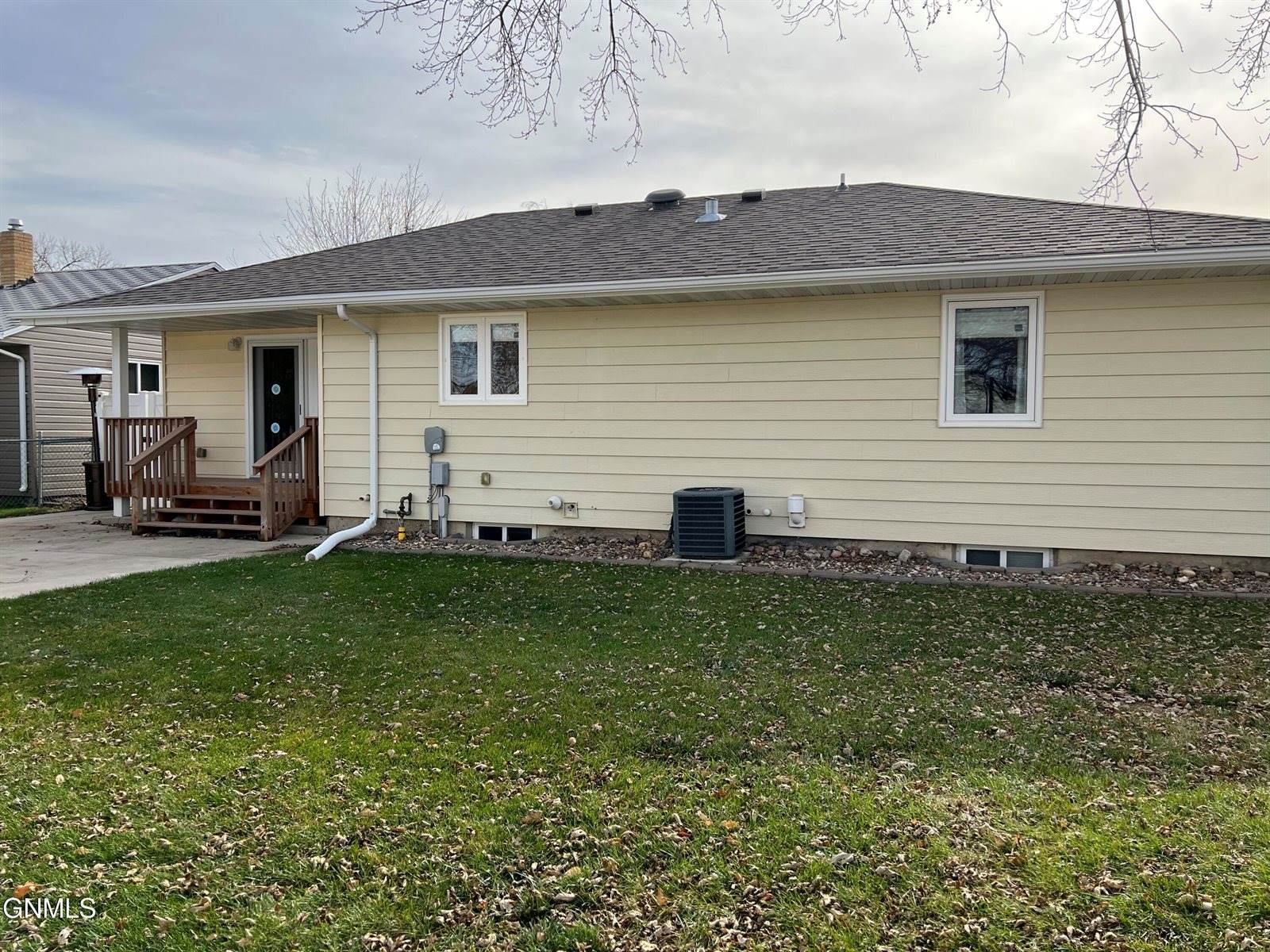 724 16th Street West, Williston, ND 58801