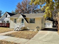 623 12th St Nw, Minot, ND 58703