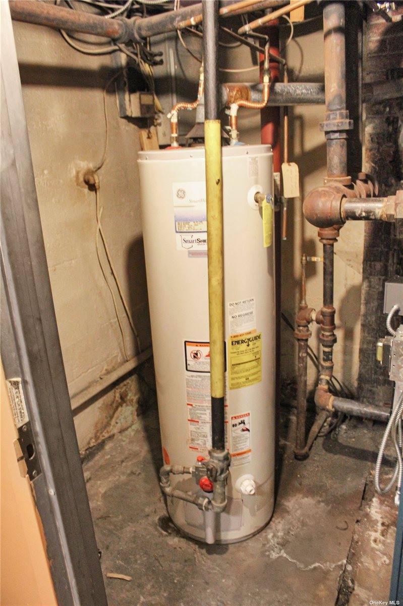 27 South Baldwin Place, Massapequa, NY 11758