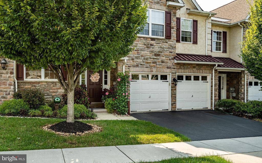 304 Fairfield Cir S, Royersford, PA 19468