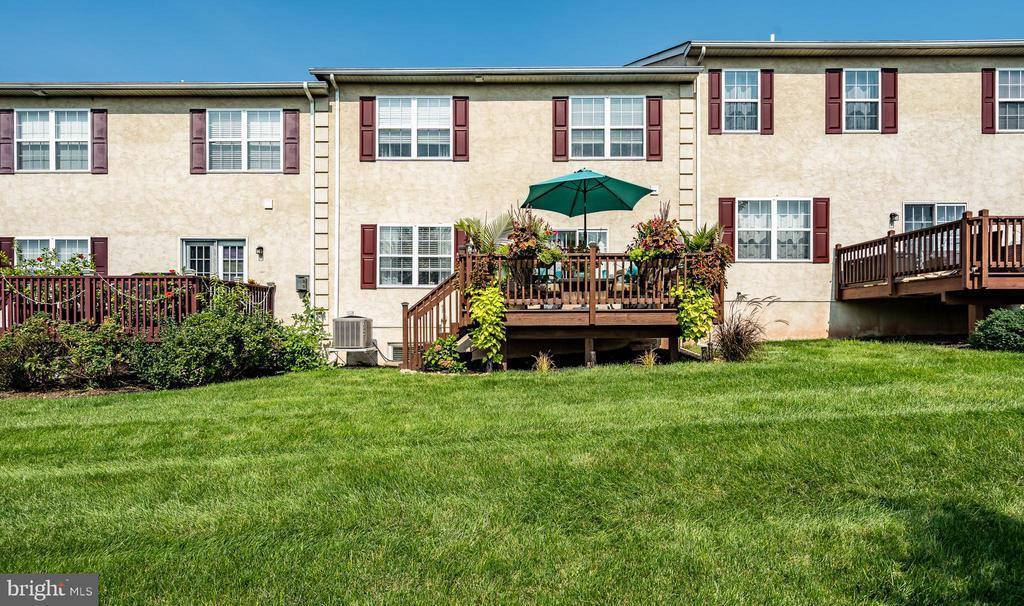 304 Fairfield Cir S, Royersford, PA 19468