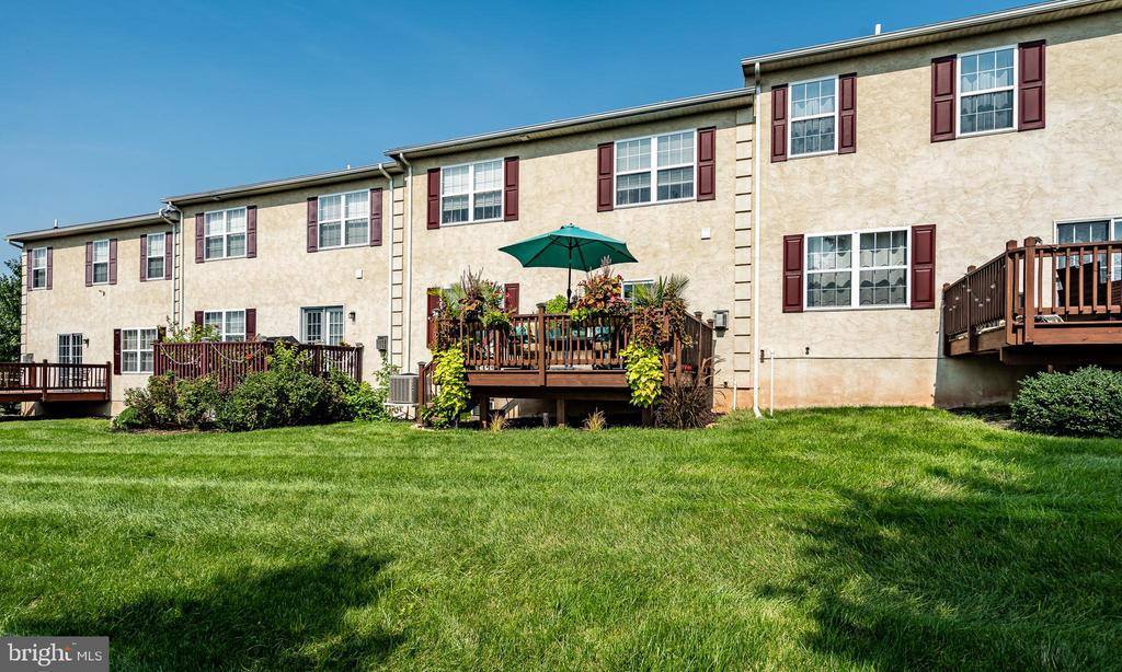 304 Fairfield Cir S, Royersford, PA 19468