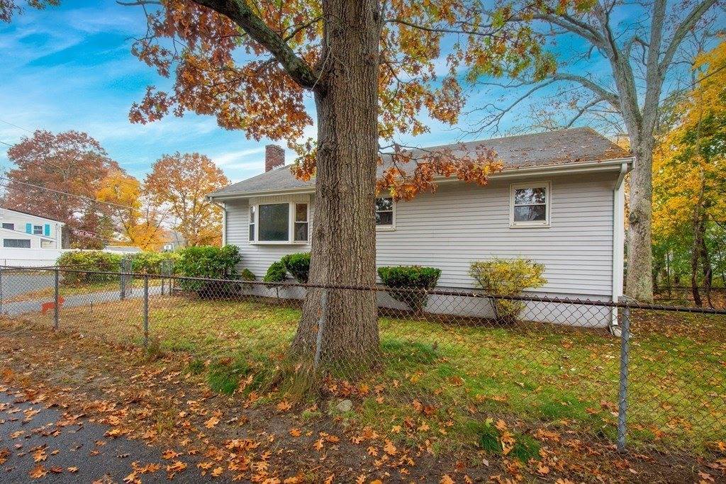 86 E Shore Rd, Holbrook, MA 02343