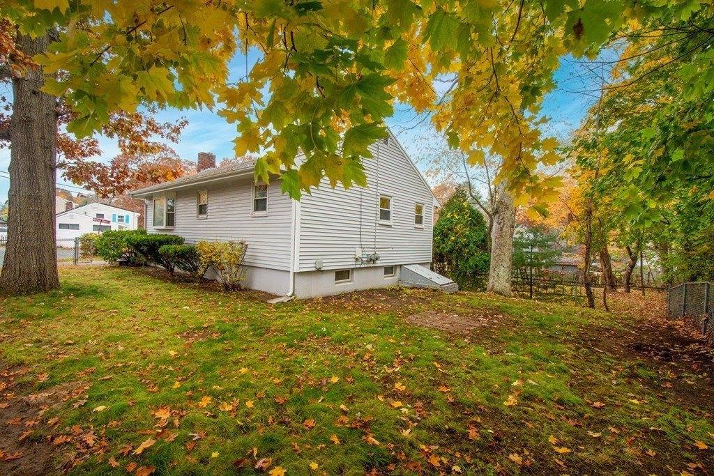 86 E Shore Rd, Holbrook, MA 02343