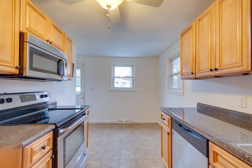 86 E Shore Rd, Holbrook, MA 02343