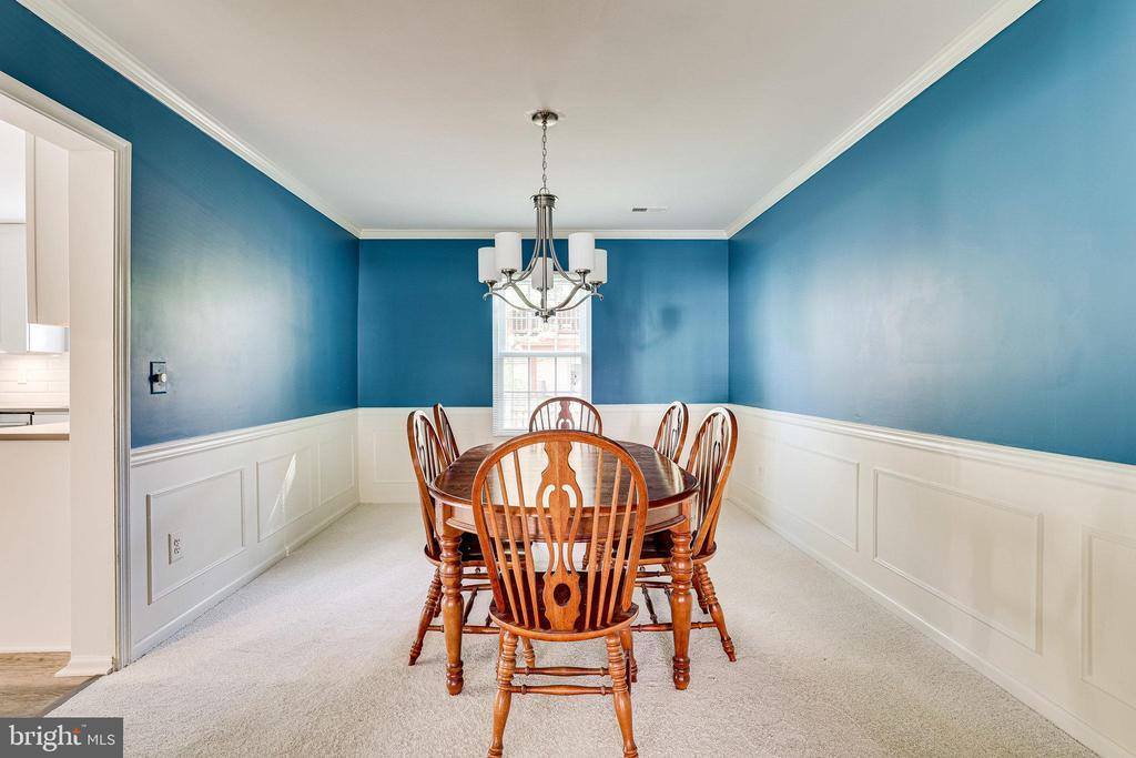 6 Dunbar Way, Sterling, VA 20165