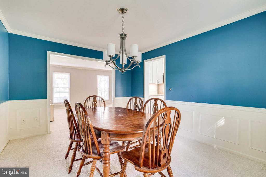 6 Dunbar Way, Sterling, VA 20165