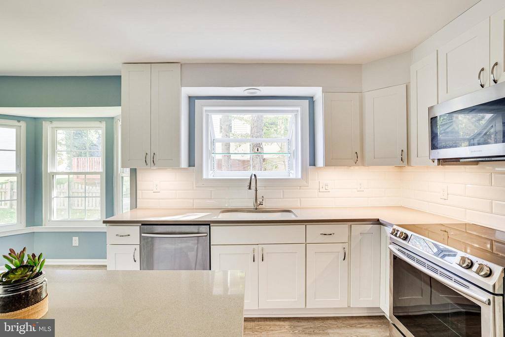 6 Dunbar Way, Sterling, VA 20165