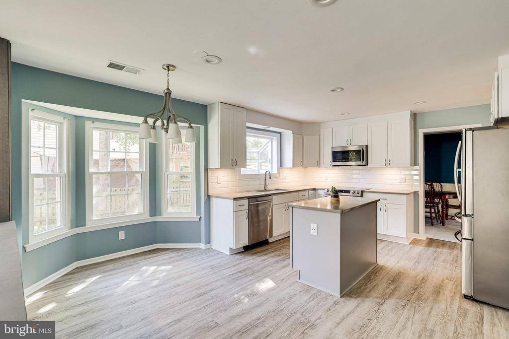 6 Dunbar Way, Sterling, VA 20165