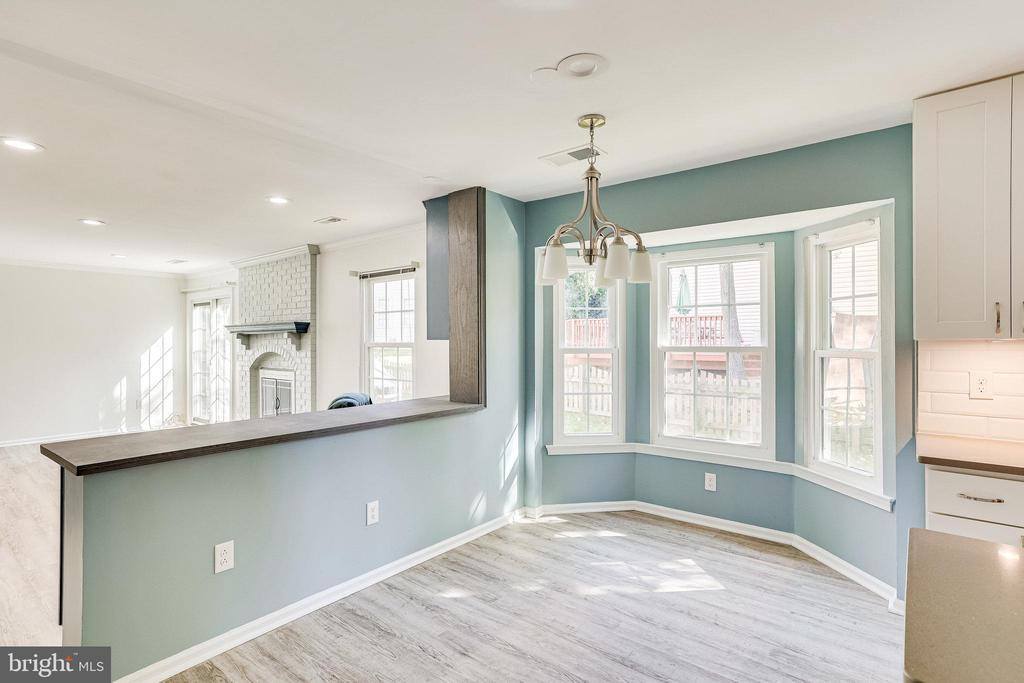 6 Dunbar Way, Sterling, VA 20165