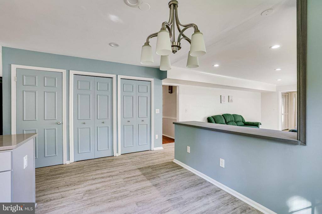 6 Dunbar Way, Sterling, VA 20165