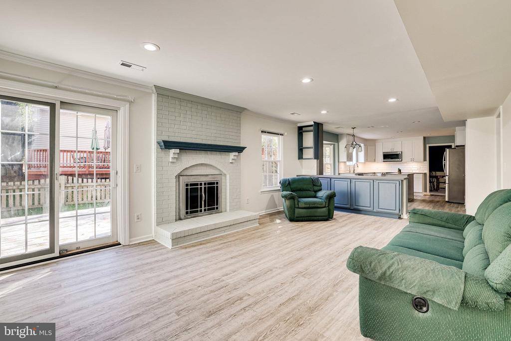 6 Dunbar Way, Sterling, VA 20165