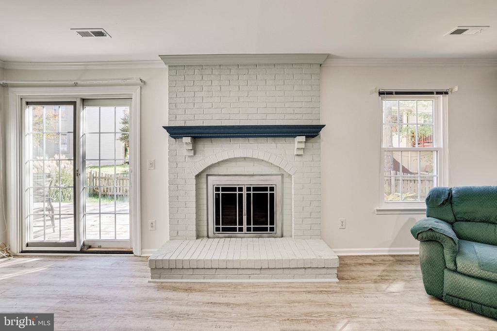 6 Dunbar Way, Sterling, VA 20165