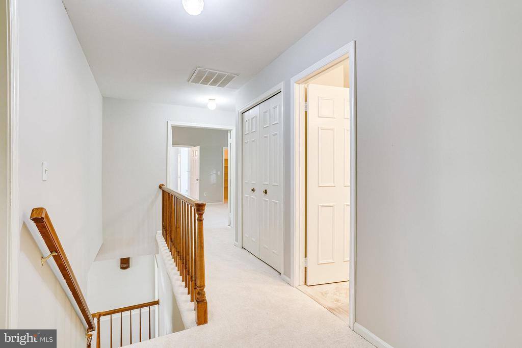 6 Dunbar Way, Sterling, VA 20165