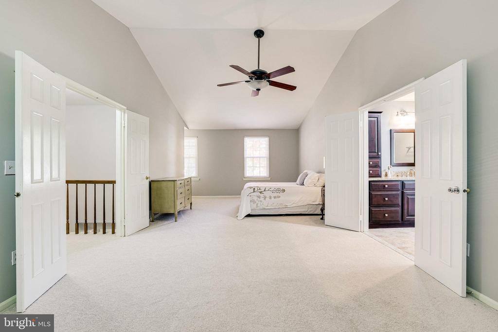 6 Dunbar Way, Sterling, VA 20165