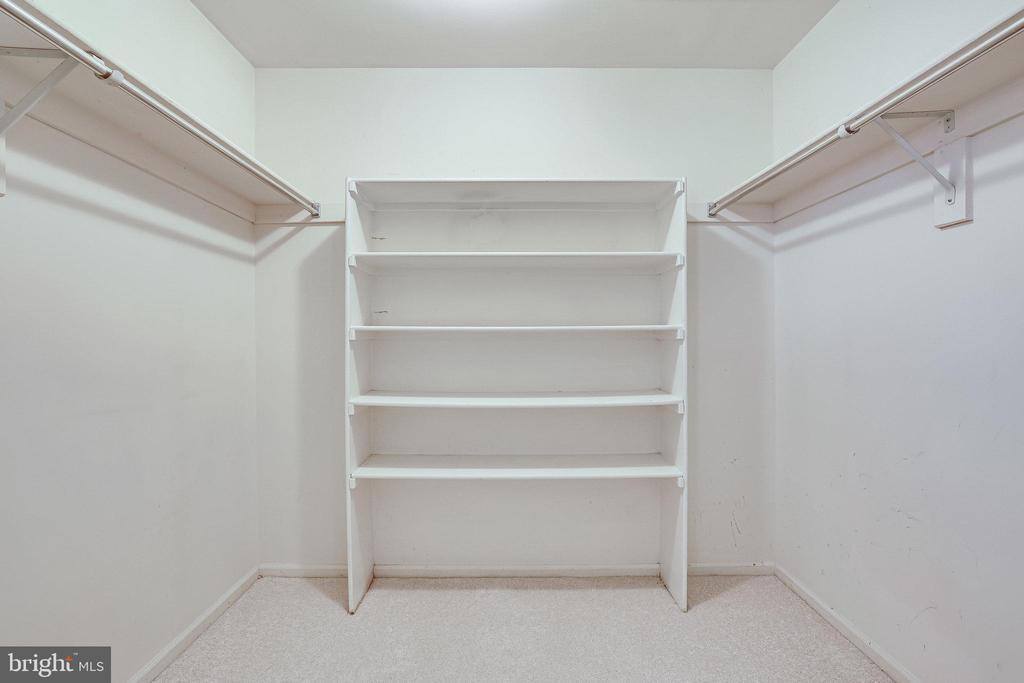 6 Dunbar Way, Sterling, VA 20165