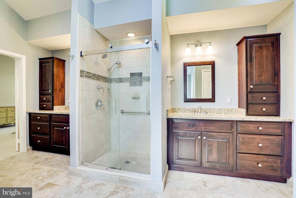 6 Dunbar Way, Sterling, VA 20165