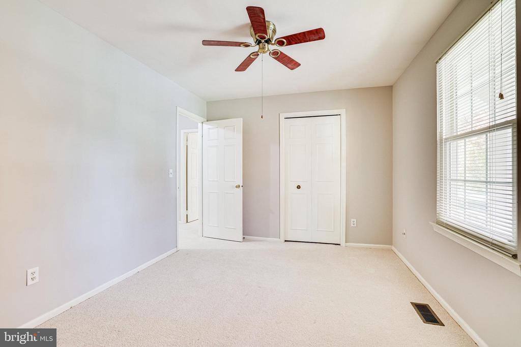 6 Dunbar Way, Sterling, VA 20165