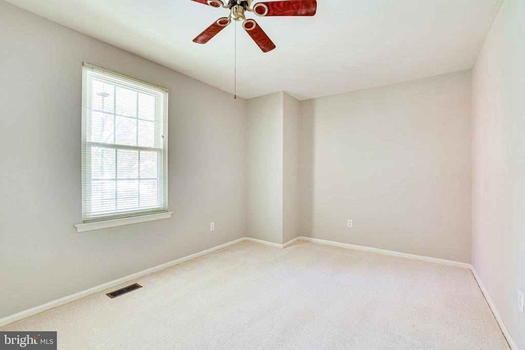 6 Dunbar Way, Sterling, VA 20165