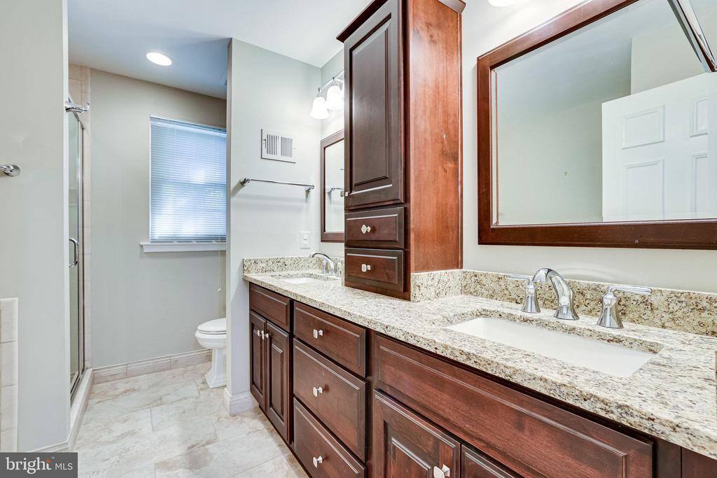 6 Dunbar Way, Sterling, VA 20165