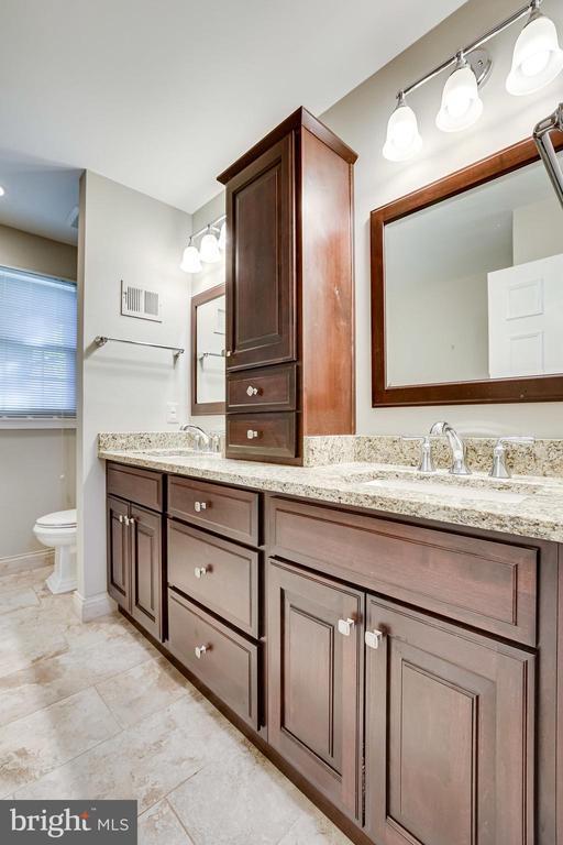 6 Dunbar Way, Sterling, VA 20165