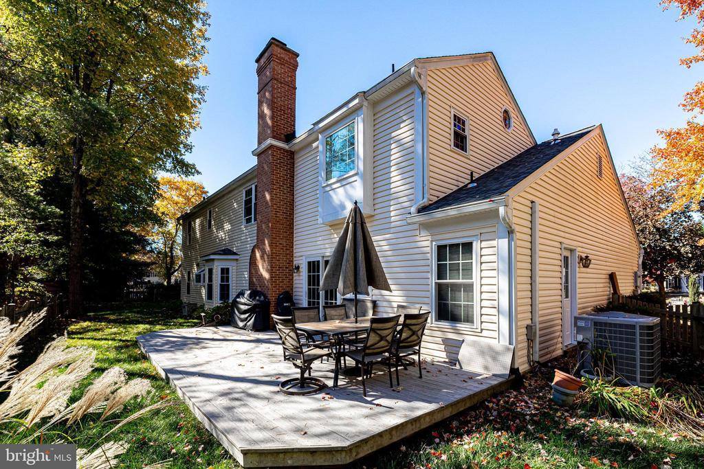 6 Dunbar Way, Sterling, VA 20165