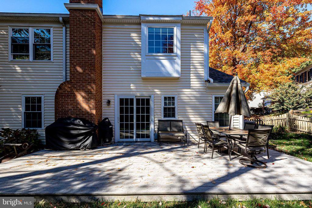 6 Dunbar Way, Sterling, VA 20165