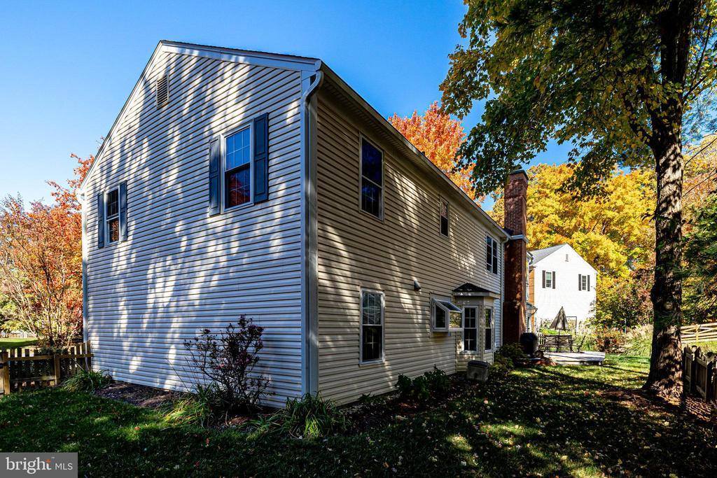 6 Dunbar Way, Sterling, VA 20165