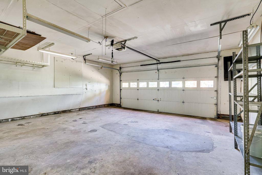 6 Dunbar Way, Sterling, VA 20165