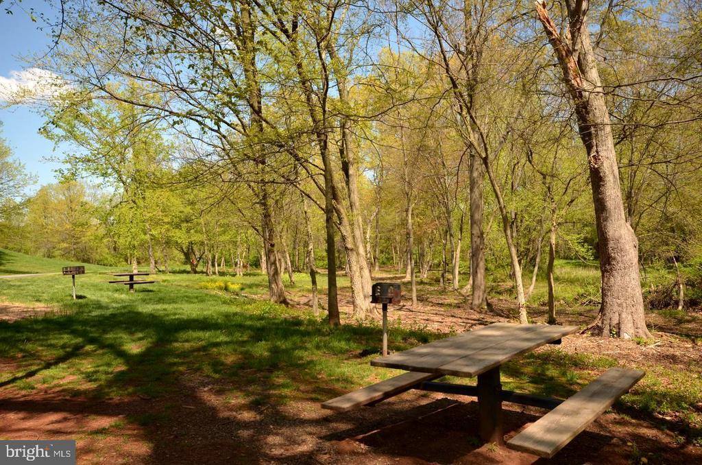 6 Dunbar Way, Sterling, VA 20165